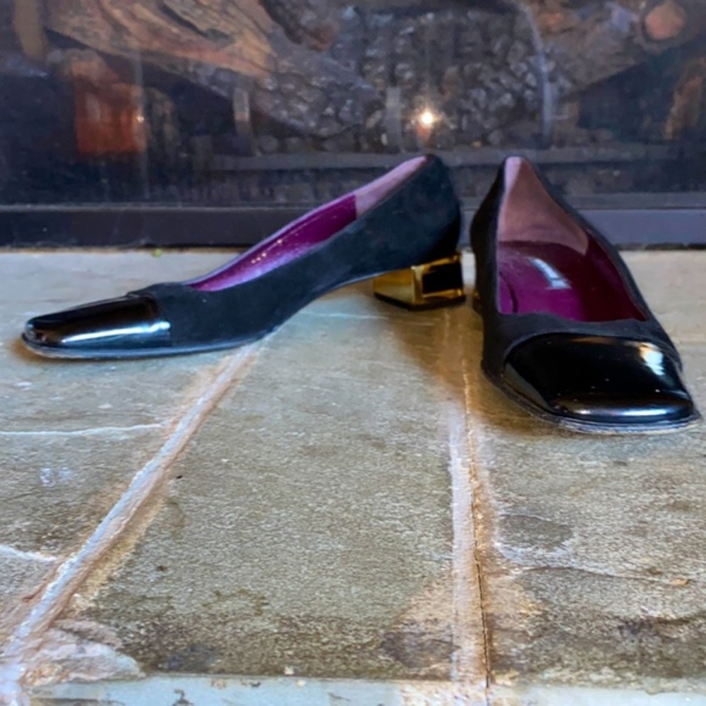 Classic Bruno Magli loafer pump. Gold accent